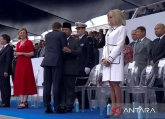 Prabowo Duduk di Samping Macron saat Hadiri Bastille Day di Paris