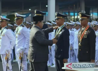 Prabowo Sematkan Tanda Pangkat ke Delapan Penerima Adhi Makayasa