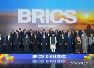Pesiden Prabowo Tampil di Barisan Terdepan Foto Keluarga Terbaru BRICS