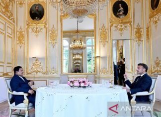 Presiden Prabowo Dijamu di Istana lyse oleh Presiden Macron