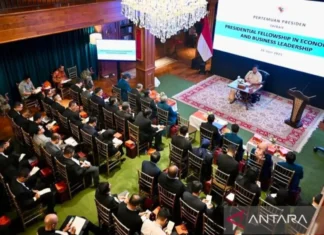 Presiden Prabowo Diskusi 5 Jam dengan 82 Profesional Muda di Hambalang