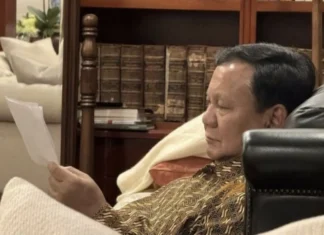 Prabowo Baca Surat Siswi Sekolah Rakyat, Erni: Terima kasih, Kini Kami Punya Masa Depan