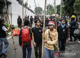 203 Anak Ditangkap dalam Aksi di Depan Gedung DPR