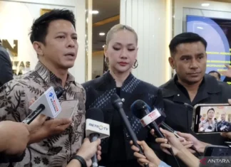 Potong Omongan Ariel-Judika, Ahmad Dhani Ditegur Pimpinan Rapat di DPR