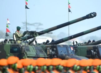 Presiden Prabowo Saksikan Atraksi Demonstrasi Tempur TNI