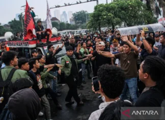 Jurnalis Foto ANTARA Dipukuli Oknum Aparat saat Liput Demo di DPR