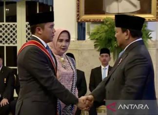 Prabowo Anugerahkan Bintang Mahaputra Utama kepada Teddy Indra Wijaya
