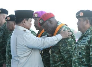 Presiden Prabowo Anugerahkan Jenderal Kehormatan dan Tanda Kehormatan Bintang Sakti