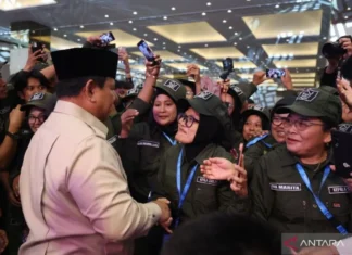 Presiden Prabowo Puji Seragam Murid dan Guru Sekolah Rakyat
