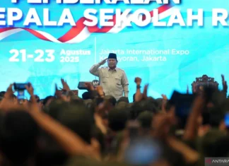 Presiden Beri Hormat ke para Menteri, Guru dan Kepala Sekolah Rakyat