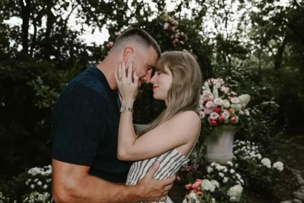Taylor Swift dan Travis Kelce bertunangan