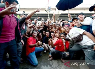 Wapres Gibran Ikut Meriahkan Lomba HUT Ke-80 RI di Cipinang Melayu