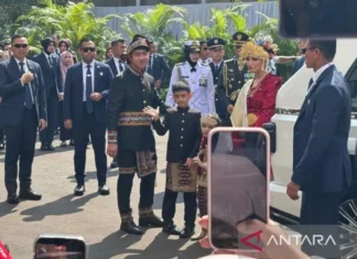 Wapres Gibran Kenakan Busana Adat Gayo saat Ikut Upacara HUT RI
