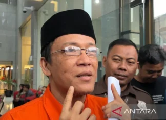 Immanuel Ebenezer Tampil Berpeci saat Diperiksa KPK: Biar Lebih Keren