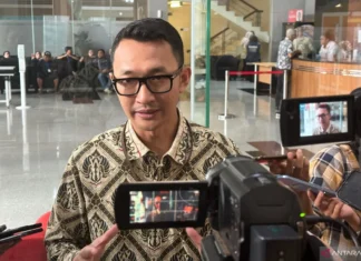 KPK Geledah Rumah Gubernur Kalimantan Barat Ria Norsan