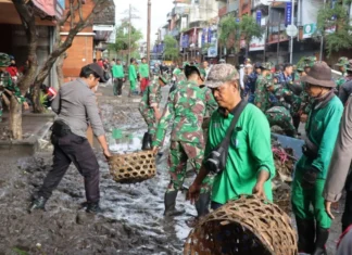 TNI AD Turunkan Prajurit untuk Evakuasi Korban Banjir di Bali