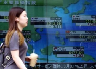 Pasar Asia menggeliat, dolar melemah akibat risiko Shutdown Pemerintah AS