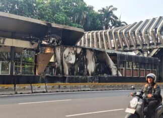 Polisi Tangkap Warga Mampang Prapatan Pembakar Halte Transjakarta