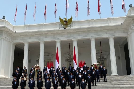 presiden-prabowo-subianto-berfoto-bersama-48-menteri-dan-5-p-qxxk