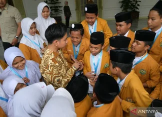 Peringati HSN, Gibran Dukung Penguatan Ekosistem Pendidikan Santri