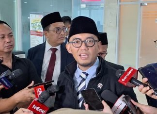 Wamen Haji Setuju Usulan DPR: Pramugari Penerbangan Haji Diminta Berbusana Syar’i