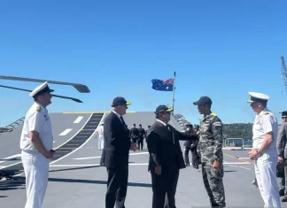 Disambut Musik “Bagpipe” di Kapal, Prabowo Puji Intelijen Australia