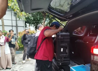 Geledah Kantor Disbudparpora Ponorogo, Penyidik KPK Bawa Tiga Koper Dokumen