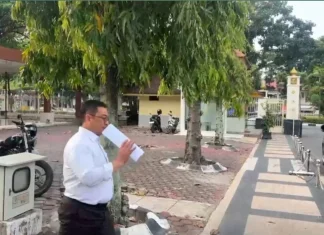 KPK Bawa Sekda dan Kabag Protokol Riau usai Geledah Kantor Gubernur