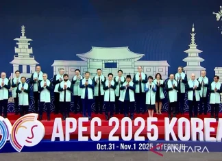 KTT APEC, Presiden Prabowo Berfoto di Barisan Depan bersama Tuan Rumah
