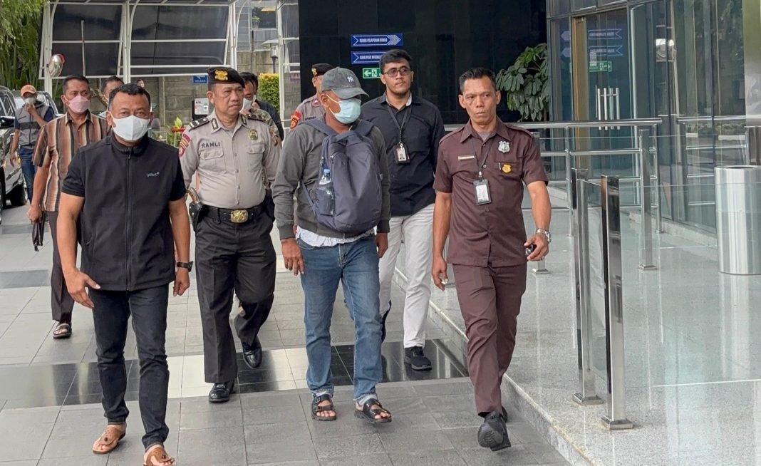 Kena OTT, Bupati Ponorogo Sugiri Sancoko Pilih Bungkam saat Tiba di Gedung Merah Putih KPK