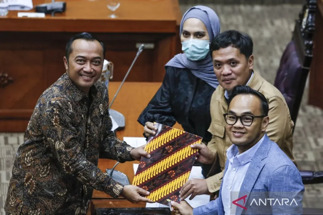 Komisi III DPR tegaskan KUHAP baru tidak atur penyadapan sama sekali