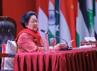 Megawati Ziarah ke Makam Bung Karno dan Buka Seminar 70 Tahun KAA