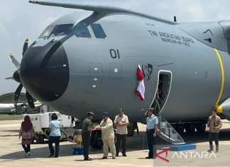 Presiden Prabowo Serahkan Kunci Pesawat Angkut Airbus A400M kepada Panglima TNI