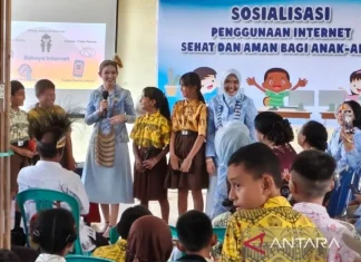 Selvi Gibran Ajak Pelajar Manokwari Gunakan Internet dengan Bijak