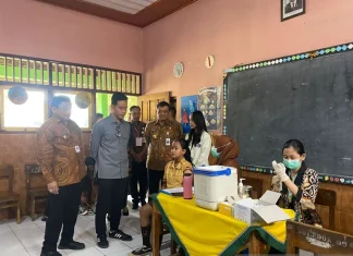 Tiba di Salatiga, Gibran tinjau CKG-imunisasi untuk Siswa SD