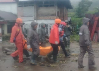 Tim Gabungan Temukan 10 Warga Meninggal akibat Banjir Bandang di Agam