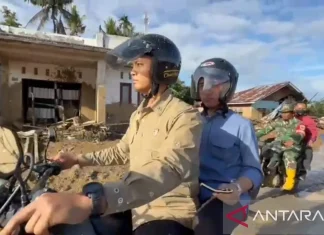 Gibran Naik Motor Trail Kunjungi Lokasi Bencana di Kabupaten Agam