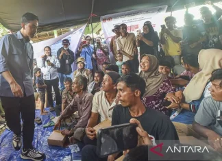 Gibran Tenangkan Korban Banjir di Agam: Warga Sumatera Tidak Sendiri
