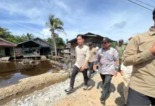 Gibran Tinjau Jembatan Anak Laut di Aceh yang Ambles Disapu Banjir