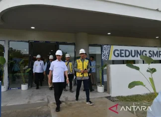 Gibran juga Tinjau SD-SMP-SMA di IKN, Pastikan Proses Belajar Berkualitas
