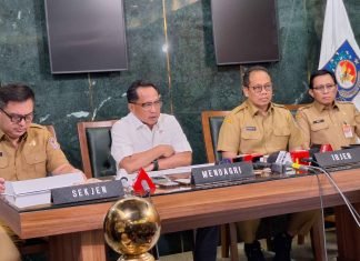 Kemendagri Berhentikan Sementara Bupati Aceh Selatan Mirwan MS Imbas Tinggalkan Daerahnya Saat Banjir