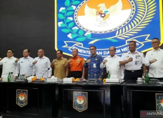 Mendagri Investigasi Kayu Gelondongan Hanyut di Banjir Sumatera