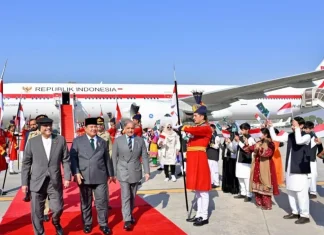 PM dan Presiden Pakistan Sambut Ketibaan Prabowo di Bandara Islamabad