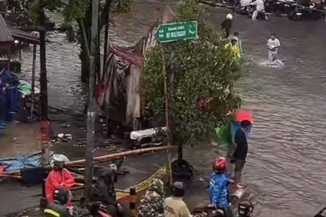 Dua RT dan empat ruas jalan terendam banjir di Jakut