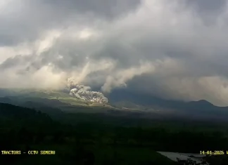 Gunung Semeru Luncurkan Awan Panas Guguran sejauh 5 Km