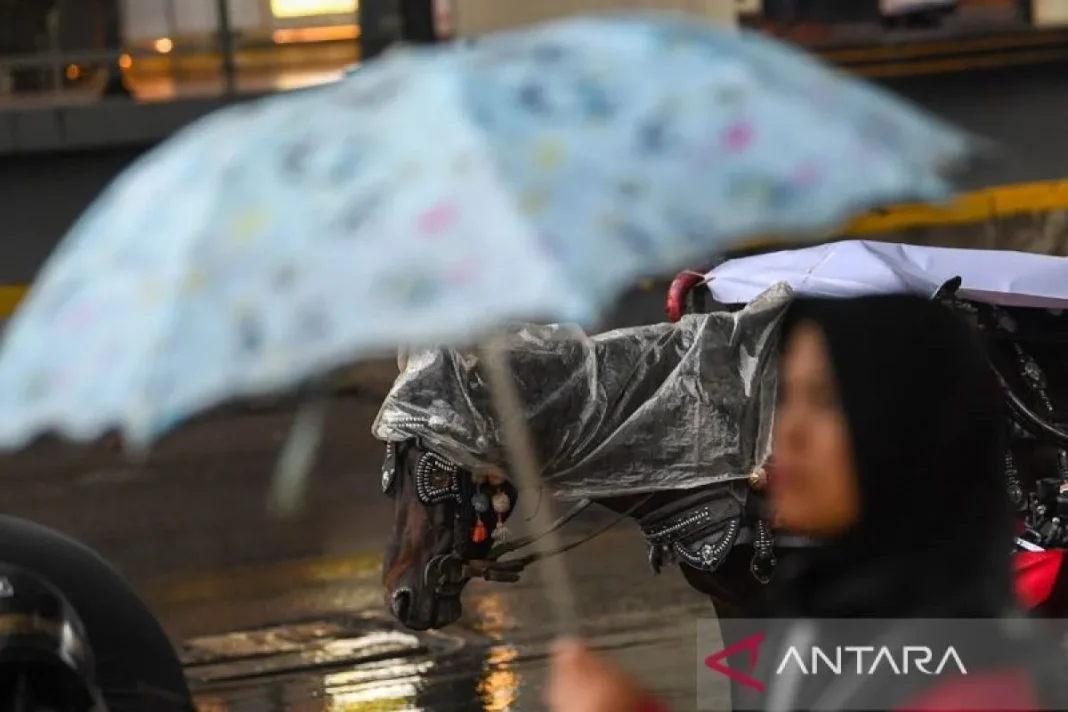 Jakarta diperkirakan hujan pada Senin pagi hingga malam