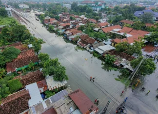 Jalur KA di Pekalongan Terputus akibat Terendam Banjir