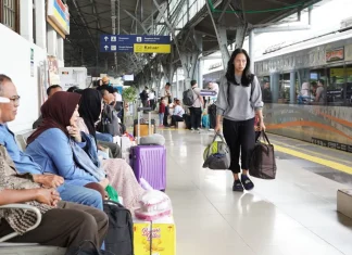 KAI Rekayasa Pola Operasi Imbas Jalur KA di Pekalongan Terendam Banjir