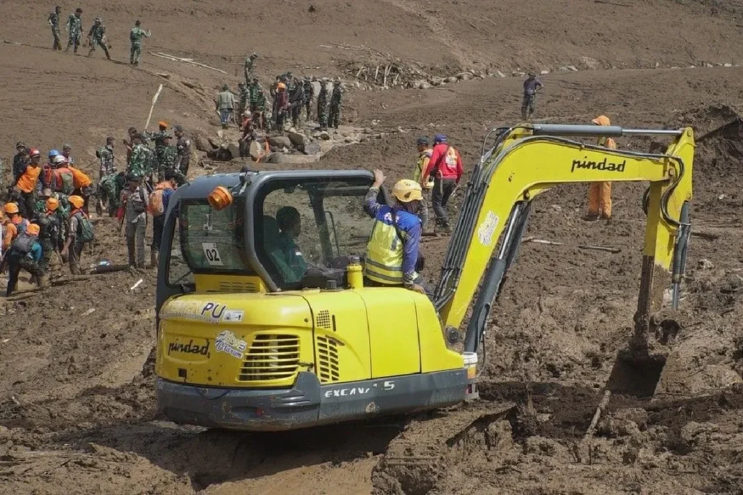 Kementerian PU kerahkan alat berat untuk penanganan longsor di Cisarua