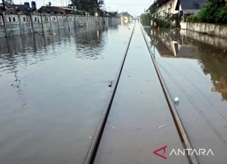 Sejumlah KA harus Berputar ke Selatan akibat Banjir di Pekalongan